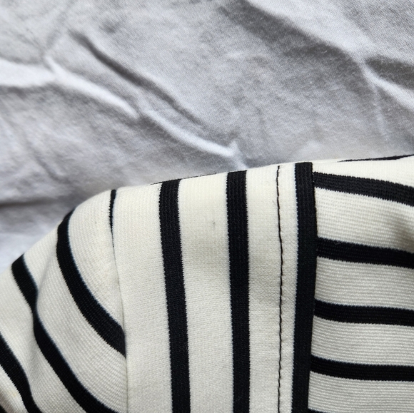 Classic Black and White Striped Women's Short Sleeved Blazer By Nine West Size 8 - Picture 10 of 10